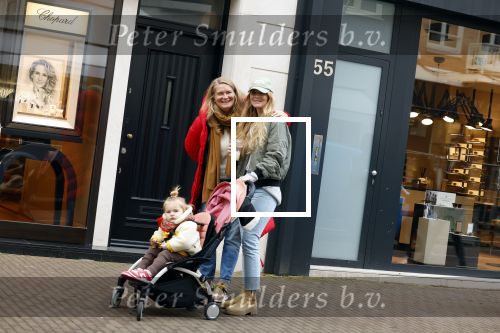 Amsterdam 28 januari 2022
Iris Zeilstra met haar moedr en dochter iop de pc hooftstraat.