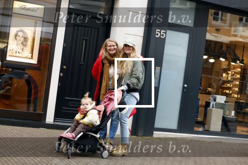 Amsterdam 28 januari 2022
Iris Zeilstra met haar moedr en dochter iop de pc hooftstraat.