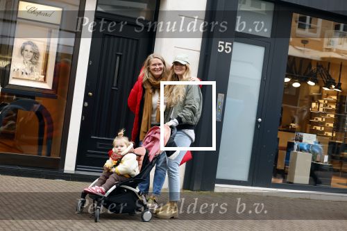 Amsterdam 28 januari 2022
Iris Zeilstra met haar moedr en dochter iop de pc hooftstraat.