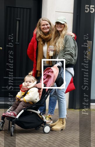 Amsterdam 28 januari 2022
Iris Zeilstra met haar moedr en dochter iop de pc hooftstraat.