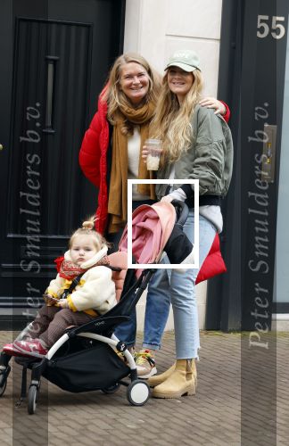Amsterdam 28 januari 2022
Iris Zeilstra met haar moedr en dochter iop de pc hooftstraat.