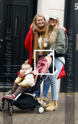 Amsterdam 28 januari 2022
Iris Zeilstra met haar moedr en dochter iop de pc hooftstraat.