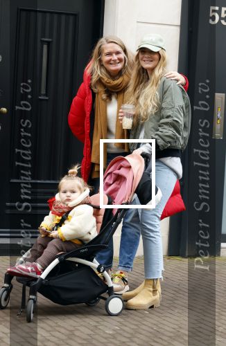Amsterdam 28 januari 2022
Iris Zeilstra met haar moedr en dochter iop de pc hooftstraat.