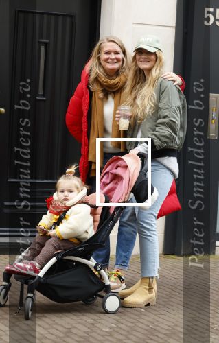 Amsterdam 28 januari 2022
Iris Zeilstra met haar moedr en dochter iop de pc hooftstraat.
