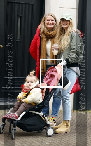 Amsterdam 28 januari 2022
Iris Zeilstra met haar moedr en dochter iop de pc hooftstraat.