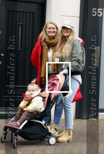 Amsterdam 28 januari 2022
Iris Zeilstra met haar moedr en dochter iop de pc hooftstraat.