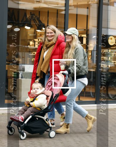 Amsterdam 28 januari 2022
Iris Zeilstra met haar moedr en dochter iop de pc hooftstraat.