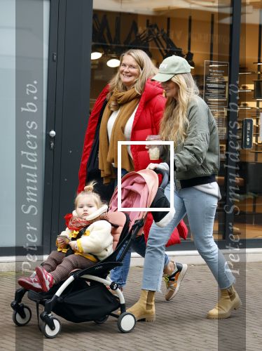 Amsterdam 28 januari 2022
Iris Zeilstra met haar moedr en dochter iop de pc hooftstraat.