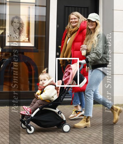 Amsterdam 28 januari 2022
Iris Zeilstra met haar moedr en dochter iop de pc hooftstraat.