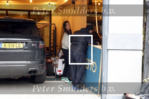 Amsterdam 18 januari 2022
Lil Kleine en jaimie Vaes verhuizen terug naar hun oude huis wat door een overstroming maanden lang onbewoonbaar was.