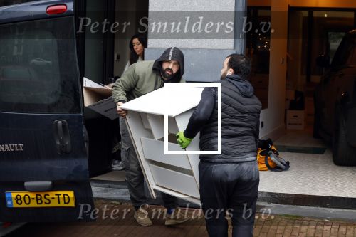 Amsterdam 18 januari 2022
Lil Kleine en jaimie Vaes verhuizen terug naar hun oude huis wat door een overstroming maanden lang onbewoonbaar was.