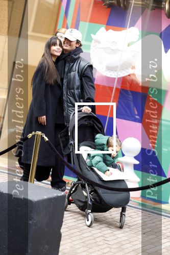 Amsterdam 27 januari 2022
Jaimie Vaes met zoontje en Koen Kardashian op de pc hooftstraat.