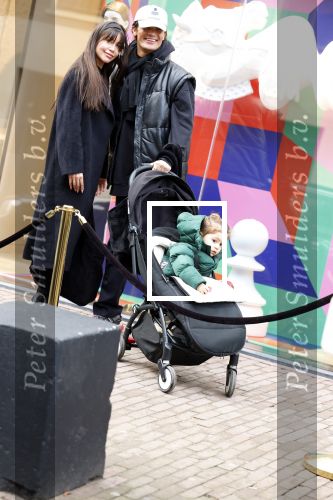 Amsterdam 27 januari 2022
Jaimie Vaes met zoontje en Koen Kardashian op de pc hooftstraat.