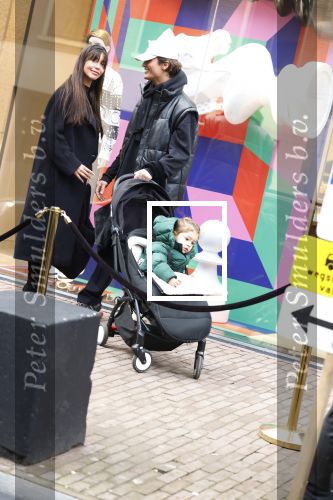 Amsterdam 27 januari 2022
Jaimie Vaes met zoontje en Koen Kardashian op de pc hooftstraat.