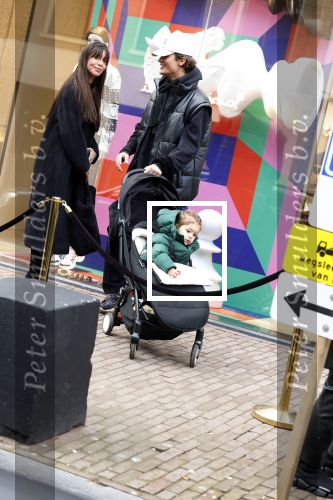 Amsterdam 27 januari 2022
Jaimie Vaes met zoontje en Koen Kardashian op de pc hooftstraat.