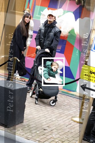 Amsterdam 27 januari 2022
Jaimie Vaes met zoontje en Koen Kardashian op de pc hooftstraat.