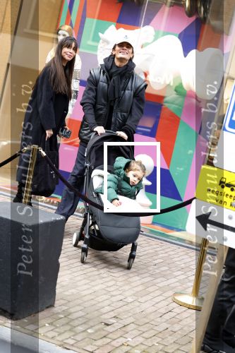 Amsterdam 27 januari 2022
Jaimie Vaes met zoontje en Koen Kardashian op de pc hooftstraat.