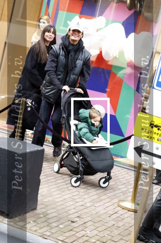 Amsterdam 27 januari 2022
Jaimie Vaes met zoontje en Koen Kardashian op de pc hooftstraat.