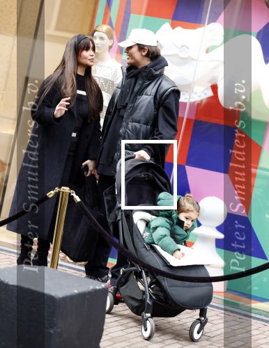 Amsterdam 27 januari 2022
Jaimie Vaes met zoontje en Koen Kardashian op de pc hooftstraat.