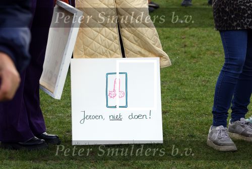 Amsterdam 29 januari 2022
Demonstratie tegen seksueel geweld op het museumplein. Karin Bloemen presenteert het . Bord over Jeroen Rietbergen