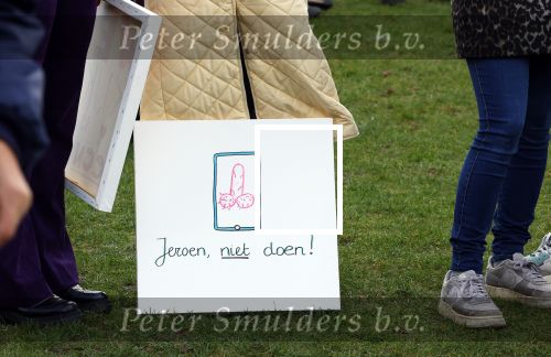 Amsterdam 29 januari 2022
Demonstratie tegen seksueel geweld op het museumplein. Karin Bloemen presenteert het . Bord over Jeroen Rietbergen