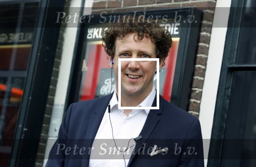 Amsterdam 19 januari 2022
Cabaretiers Bert Visscher en Jochem Myer tijdens de landelijke protestactie Kapsalon Theater in de Kleine Komedie. De cultuursector komt in actie tegen de coronamaatregelen. Tientallen theaters in heel Nederland  zijn omgebouwd tot een kapsalon.