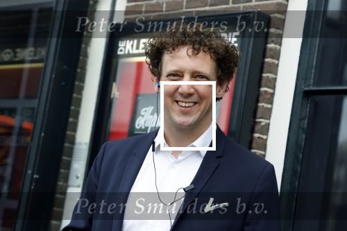 Amsterdam 19 januari 2022
Cabaretiers Bert Visscher en Jochem Myer tijdens de landelijke protestactie Kapsalon Theater in de Kleine Komedie. De cultuursector komt in actie tegen de coronamaatregelen. Tientallen theaters in heel Nederland  zijn omgebouwd tot een kapsalon.