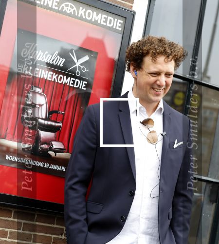 Amsterdam 19 januari 2022
Cabaretiers Bert Visscher en Jochem Myer tijdens de landelijke protestactie Kapsalon Theater in de Kleine Komedie. De cultuursector komt in actie tegen de coronamaatregelen. Tientallen theaters in heel Nederland  zijn omgebouwd tot een kapsalon.