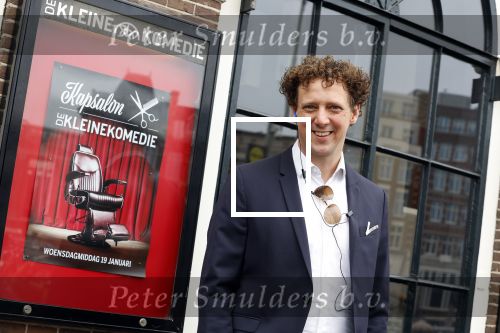 Amsterdam 19 januari 2022
Cabaretiers Bert Visscher en Jochem Myer tijdens de landelijke protestactie Kapsalon Theater in de Kleine Komedie. De cultuursector komt in actie tegen de coronamaatregelen. Tientallen theaters in heel Nederland  zijn omgebouwd tot een kapsalon.