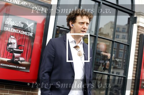 Amsterdam 19 januari 2022
Cabaretiers Bert Visscher en Jochem Myer tijdens de landelijke protestactie Kapsalon Theater in de Kleine Komedie. De cultuursector komt in actie tegen de coronamaatregelen. Tientallen theaters in heel Nederland  zijn omgebouwd tot een kapsalon.