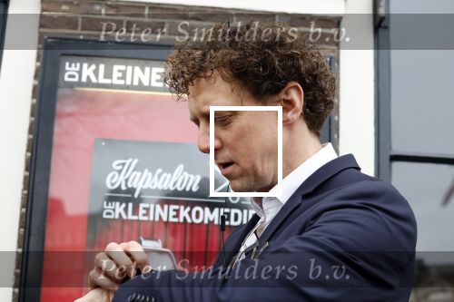 Amsterdam 19 januari 2022
Cabaretiers Bert Visscher en Jochem Myer tijdens de landelijke protestactie Kapsalon Theater in de Kleine Komedie. De cultuursector komt in actie tegen de coronamaatregelen. Tientallen theaters in heel Nederland  zijn omgebouwd tot een kapsalon.