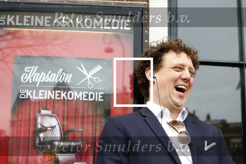 Amsterdam 19 januari 2022
Cabaretiers Bert Visscher en Jochem Myer tijdens de landelijke protestactie Kapsalon Theater in de Kleine Komedie. De cultuursector komt in actie tegen de coronamaatregelen. Tientallen theaters in heel Nederland  zijn omgebouwd tot een kapsalon.