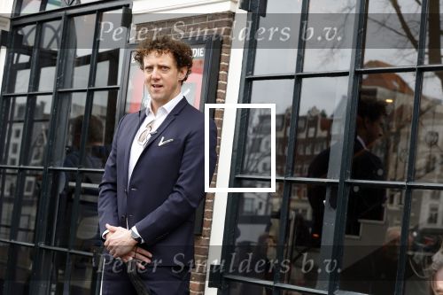 Amsterdam 19 januari 2022
Cabaretiers Bert Visscher en Jochem Myer tijdens de landelijke protestactie Kapsalon Theater in de Kleine Komedie. De cultuursector komt in actie tegen de coronamaatregelen. Tientallen theaters in heel Nederland  zijn omgebouwd tot een kapsalon.