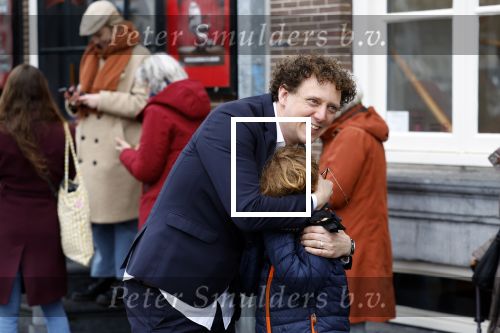 Amsterdam 19 januari 2022
Cabaretiers Bert Visscher en Jochem Myer tijdens de landelijke protestactie Kapsalon Theater in de Kleine Komedie. De cultuursector komt in actie tegen de coronamaatregelen. Tientallen theaters in heel Nederland  zijn omgebouwd tot een kapsalon.