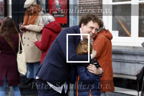 Amsterdam 19 januari 2022
Cabaretiers Bert Visscher en Jochem Myer tijdens de landelijke protestactie Kapsalon Theater in de Kleine Komedie. De cultuursector komt in actie tegen de coronamaatregelen. Tientallen theaters in heel Nederland  zijn omgebouwd tot een kapsalon.