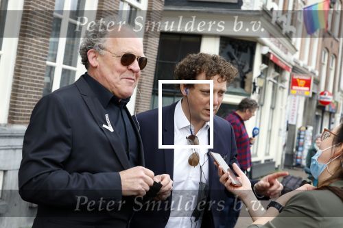 Amsterdam 19 januari 2022
Cabaretiers Bert Visscher en Jochem Myer tijdens de landelijke protestactie Kapsalon Theater in de Kleine Komedie. De cultuursector komt in actie tegen de coronamaatregelen. Tientallen theaters in heel Nederland  zijn omgebouwd tot een kapsalon.