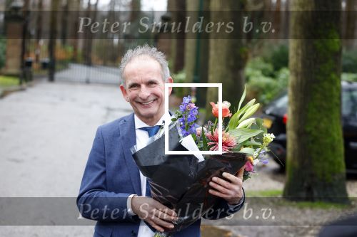 Lage Vuursche 31 januari 2022
Johan Vlemmix (Bloemen ) en Salar Azimi ( Kaviaar ter waarde van 100.000euro) brengen kado naar prinses Beatrix op kasteel Drackensteyn vanwege haar 84e verjaardag