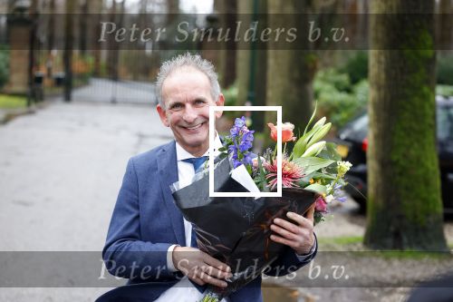 Lage Vuursche 31 januari 2022
Johan Vlemmix (Bloemen ) en Salar Azimi ( Kaviaar ter waarde van 100.000euro) brengen kado naar prinses Beatrix op kasteel Drackensteyn vanwege haar 84e verjaardag