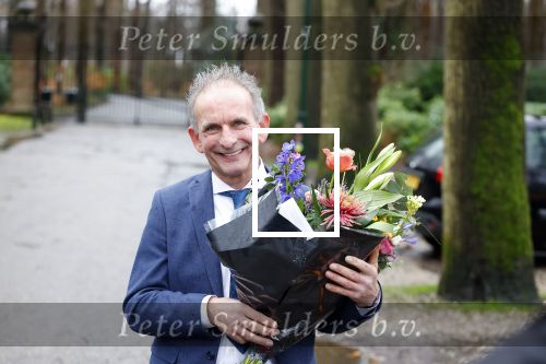 Lage Vuursche 31 januari 2022
Johan Vlemmix (Bloemen ) en Salar Azimi ( Kaviaar ter waarde van 100.000euro) brengen kado naar prinses Beatrix op kasteel Drackensteyn vanwege haar 84e verjaardag