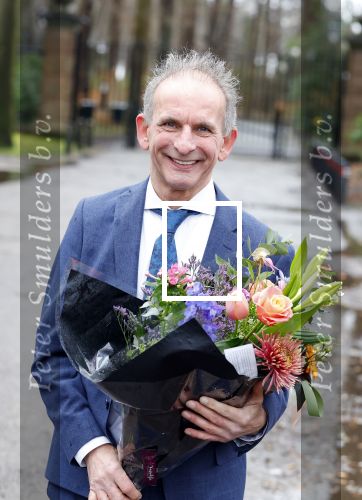 Lage Vuursche 31 januari 2022
Johan Vlemmix (Bloemen ) en Salar Azimi ( Kaviaar ter waarde van 100.000euro) brengen kado naar prinses Beatrix op kasteel Drackensteyn vanwege haar 84e verjaardag