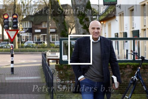 Laren 7 februari 2022
John v d Heuvel  bij boekpresentatie van Willibrord Frequin.