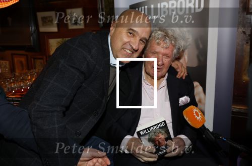Laren 7 februari 2022
Boekpresentatie van Willibrord Frequin in het bonte paard. Rene v d Gijp reikte het eerste exemplaar uit . Fons de Poel is de schrijver. Willibrord en John v d Heuvel