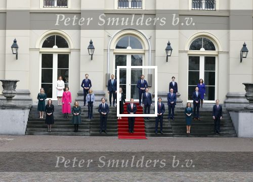 Den haag 10 januari 2022
Balkonscene nieuwe kabinet op paleis Noordeinde.
Koning Willem Alexander Mark Rutte Wopke Hoekstra Hugo de Jonge Kasja ollongren Liesje Schreinemacher Franc Weerwind Dilan Yesilgoz Hanke Bruins Robbert Dijkgraaf Dennis Wiersma Mark Harbers Micky Adriaansens Rob Jetten Henk Staghouwer Christianne v d Wal Karien v Gennip Carola Schouten Ernst Kuipers en Conny Helder .