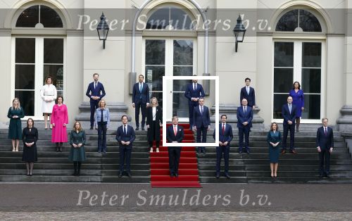 Den haag 10 januari 2022
Balkonscene nieuwe kabinet op paleis Noordeinde.
Koning Willem Alexander Mark Rutte Wopke Hoekstra Hugo de Jonge Kasja ollongren Liesje Schreinemacher Franc Weerwind Dilan Yesilgoz Hanke Bruins Robbert Dijkgraaf Dennis Wiersma Mark Harbers Micky Adriaansens Rob Jetten Henk Staghouwer Christianne v d Wal Karien v Gennip Carola Schouten Ernst Kuipers en Conny Helder .