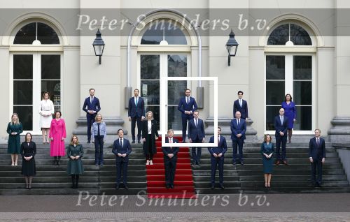 Den haag 10 januari 2022
Balkonscene nieuwe kabinet op paleis Noordeinde.
Koning Willem Alexander Mark Rutte Wopke Hoekstra Hugo de Jonge Kasja ollongren Liesje Schreinemacher Franc Weerwind Dilan Yesilgoz Hanke Bruins Robbert Dijkgraaf Dennis Wiersma Mark Harbers Micky Adriaansens Rob Jetten Henk Staghouwer Christianne v d Wal Karien v Gennip Carola Schouten Ernst Kuipers en Conny Helder .