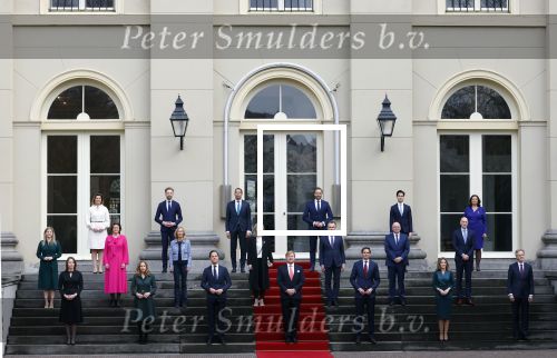 Den haag 10 januari 2022
Balkonscene nieuwe kabinet op paleis Noordeinde.
Koning Willem Alexander Mark Rutte Wopke Hoekstra Hugo de Jonge Kasja ollongren Liesje Schreinemacher Franc Weerwind Dilan Yesilgoz Hanke Bruins Robbert Dijkgraaf Dennis Wiersma Mark Harbers Micky Adriaansens Rob Jetten Henk Staghouwer Christianne v d Wal Karien v Gennip Carola Schouten Ernst Kuipers en Conny Helder .