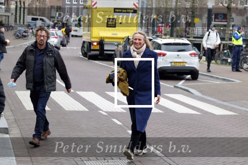 Amsterdam 19 januari 2022
Cabaretiers Bert Visscher en Jochem Myer tijdens de landelijke protestactie Kapsalon Theater in de Kleine Komedie. De cultuursector komt in actie tegen de coronamaatregelen. Tientallen theaters in heel Nederland  zijn omgebouwd tot een kapsalon.
