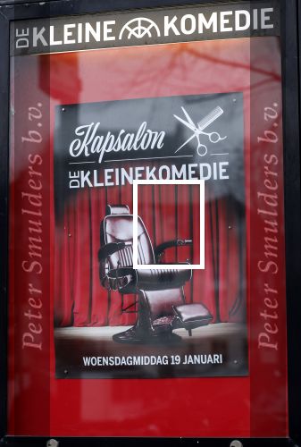 Amsterdam 19 januari 2022
Cabaretiers Bert Visscher en Jochem Myer tijdens de landelijke protestactie Kapsalon Theater in de Kleine Komedie. De cultuursector komt in actie tegen de coronamaatregelen. Tientallen theaters in heel Nederland  zijn omgebouwd tot een kapsalon.