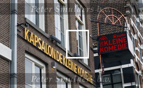 Amsterdam 19 januari 2022
Cabaretiers Bert Visscher en Jochem Myer tijdens de landelijke protestactie Kapsalon Theater in de Kleine Komedie. De cultuursector komt in actie tegen de coronamaatregelen. Tientallen theaters in heel Nederland  zijn omgebouwd tot een kapsalon.
