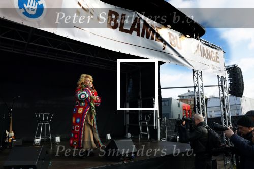 Amsterdam 29 januari 2022
Demonstratie tegen seksueel geweld op het museumplein. Karin Bloemen presenteert het .